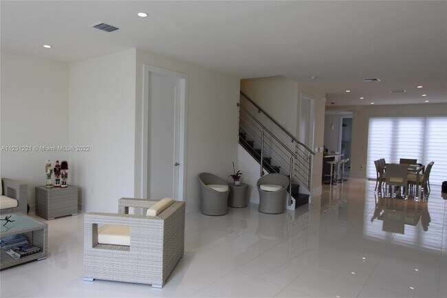 Foto del edificio - 6420 NW 104th Path