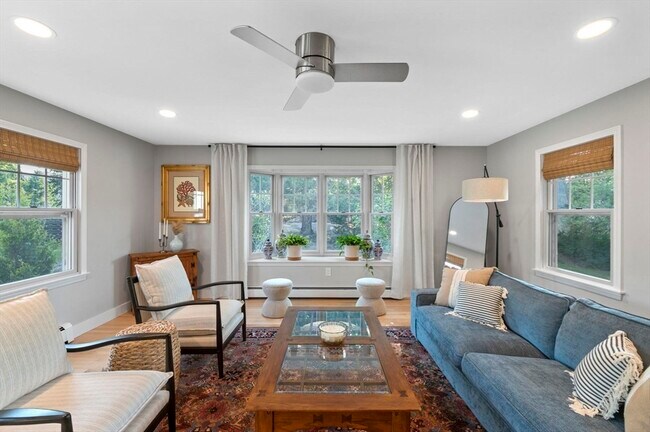 Foto del edificio - 15 Meadow Ln