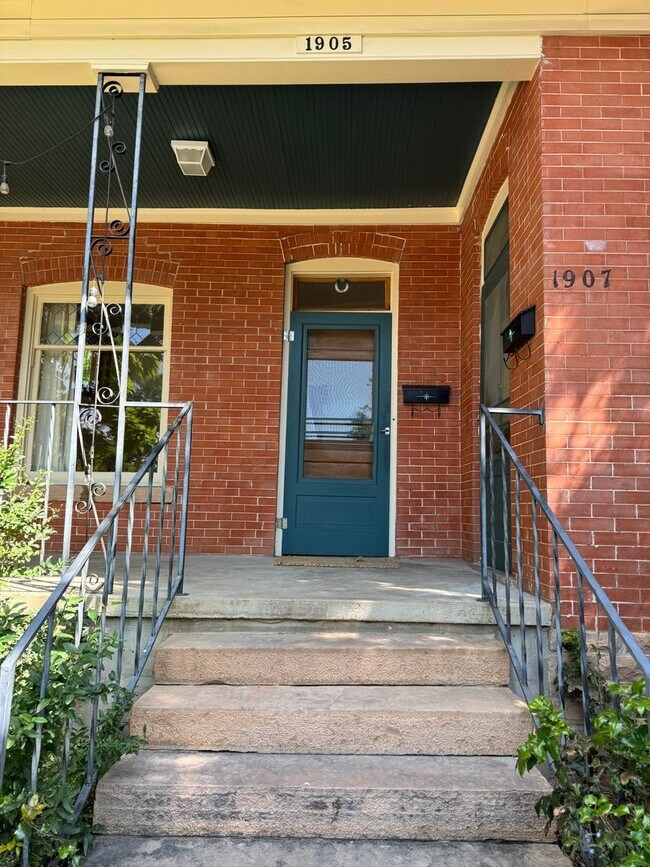 Foto del edificio - 1905 Mapleton Ave