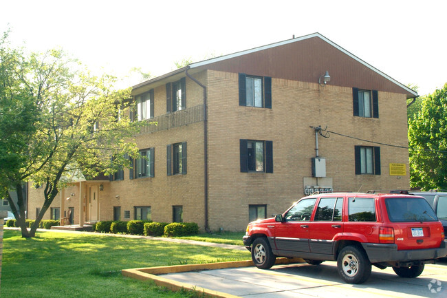 Building Photo - Kingston Manor Apartments