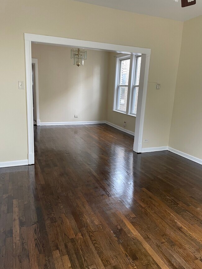 Building Photo - 1040 N Trumbull Ave