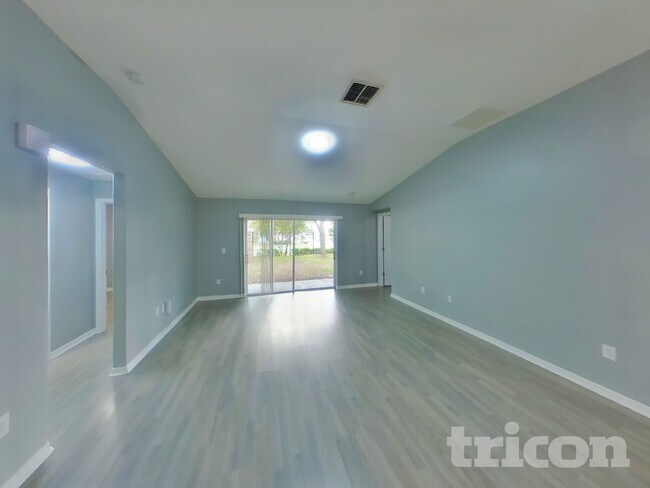 Foto del edificio - 364 Winthrop Dr