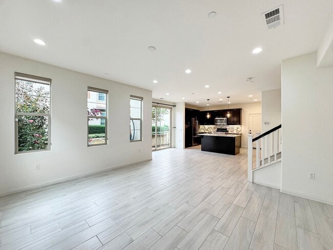 Building Photo - Beautiful 3B/2.5BA Townhome in 4S Ranch!