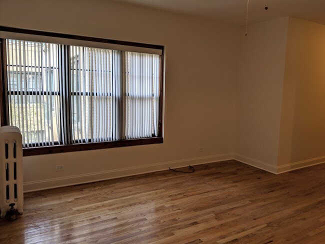 Living Area and Entrace - 7031 1/2 N Sheridan Rd
