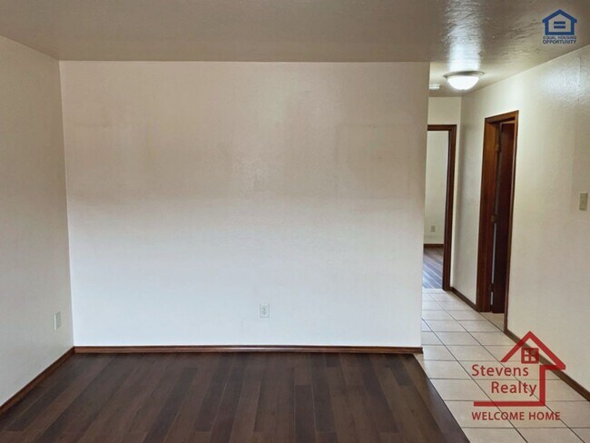 Building Photo - 1912 SW D Ave