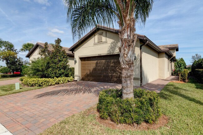 Building Photo - 2 bedroom with Den/Office, 2 bath, 2 car g...