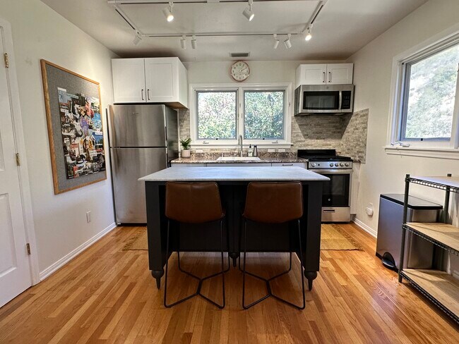 Foto del edificio - 22810 Portage Circle Dr