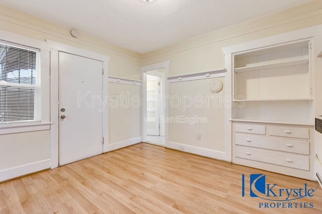 Building Photo - 1117 Sutter St