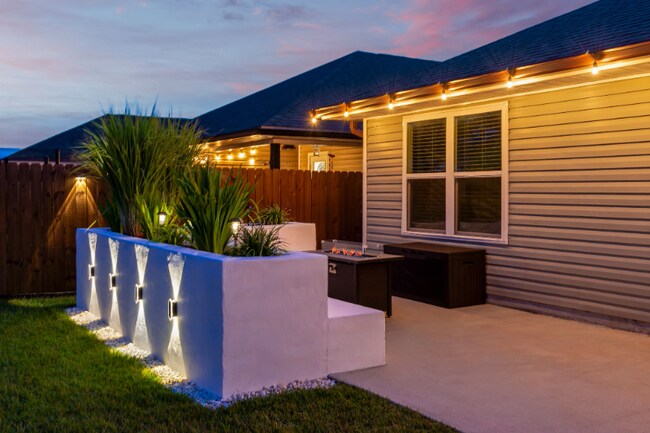 Building Photo - 5390 Peach Dr