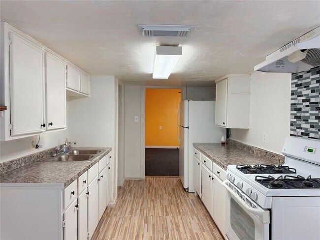 Foto del edificio - 723-727 W 27th St