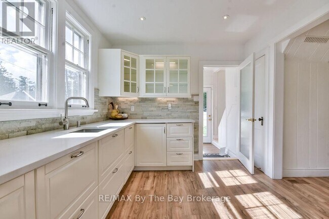 Photo du bâtiment - 1067 Mosley St