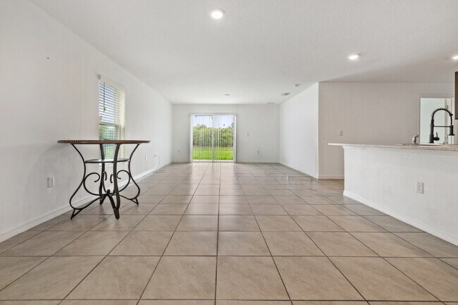 Building Photo - "Spacious 5-Bedroom Haven with Stunning Lake Views & Granite Elegance in Riverview!"
