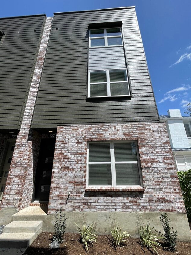 210 W Poplar St, San Antonio, TX 78212 Townhome Rentals in San