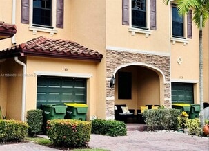 Building Photo - 159 SE 34th Ave