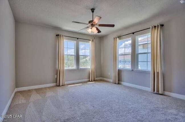 Foto del edificio - 107 Enchantment Falls Ln