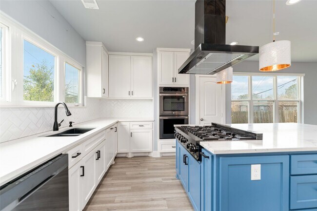 Building Photo - 9495 Jutland Rd