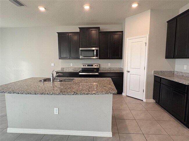 Building Photo - 17005 AVON Ln