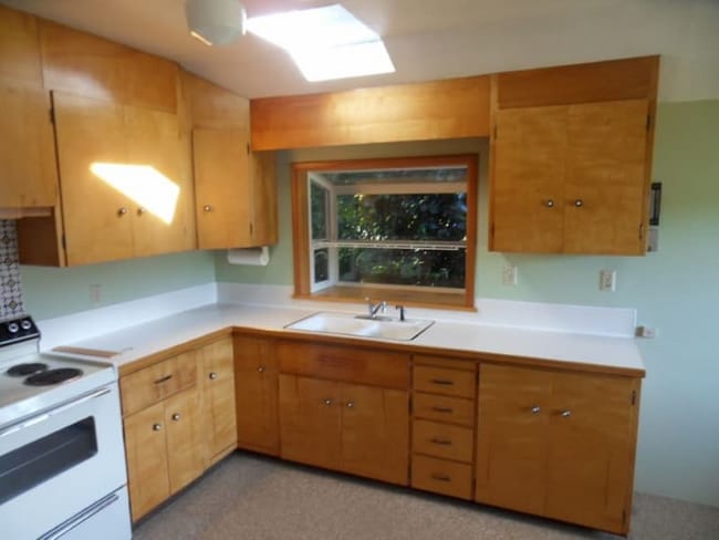 Building Photo - 13 Albro St