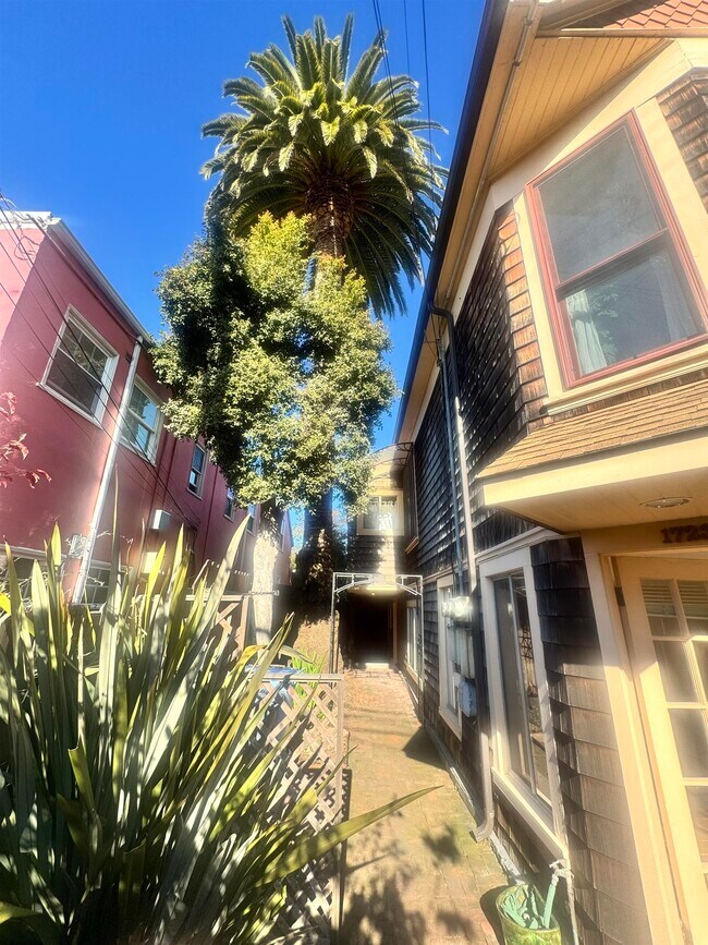 Foto del edificio - 1723 Carleton St