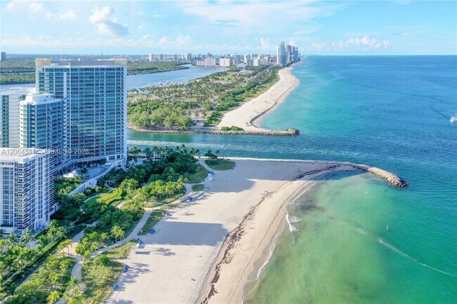 Foto del edificio - 10201 Collins Ave