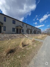Building Photo - 3 Brook Front Ln