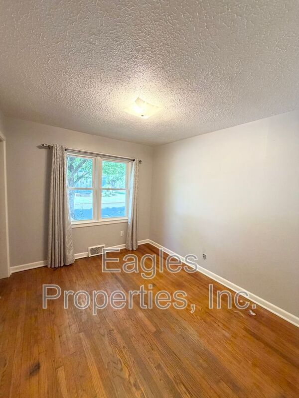 Building Photo - 500 N Audubon Ave