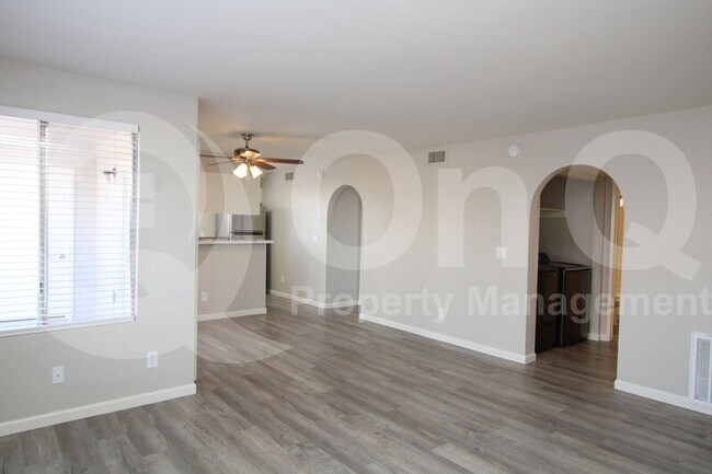 Foto del edificio - 9936 E Birchwood Ave