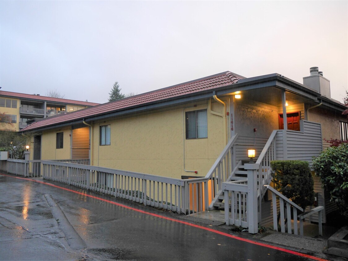 11616 100th Ave NE Unit 109, Kirkland, WA 98034 Room for Rent in