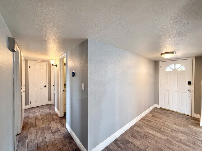 Foto del edificio - 8432 E Holly St