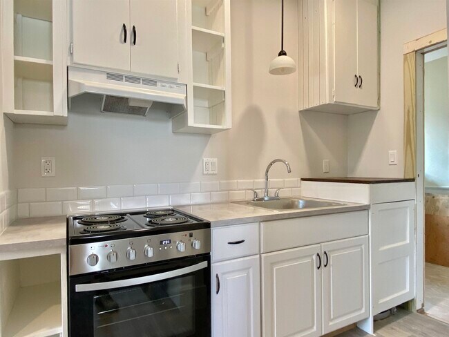 Building Photo - 8 Rohde Ave