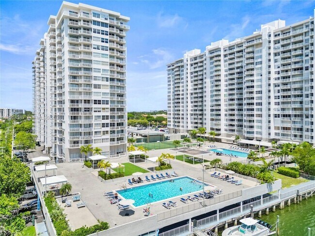 Building Photo - 18011 Biscayne Blvd