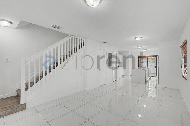 Building Photo - Unit