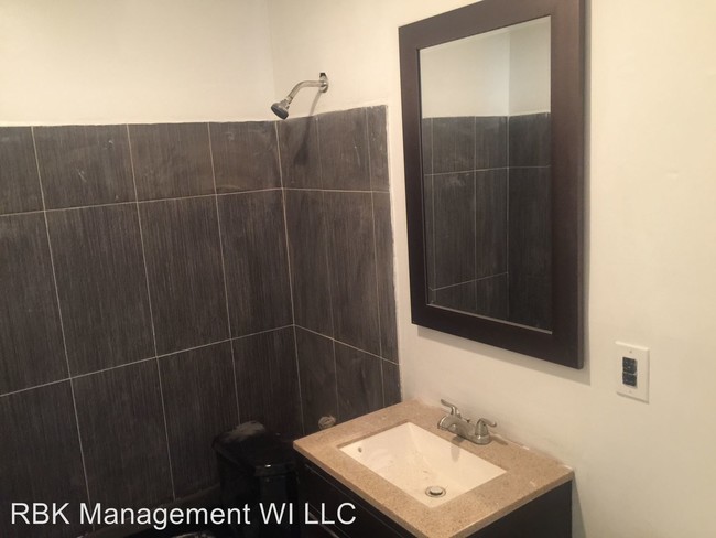 Foto del edificio - 4130 N Green Bay Ave