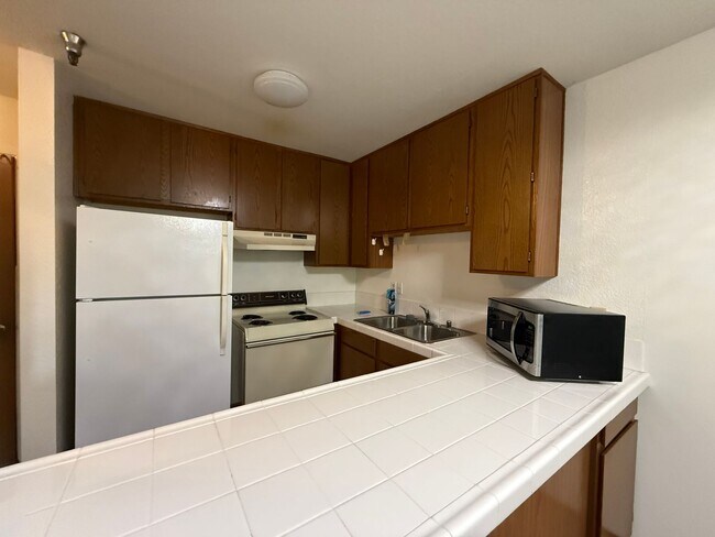 Foto del edificio - 50% off 1st Months Rent! Low income 62+ 1 bedroom at Vista Prieta!