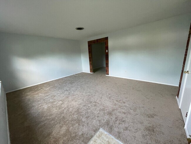 Foto del edificio - 4 bedroom Ranch in Lark Downs!