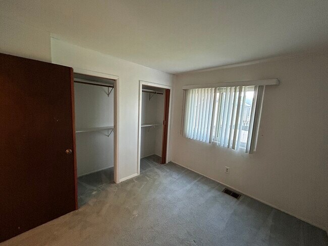 Foto del edificio - 310 E 60th Ct