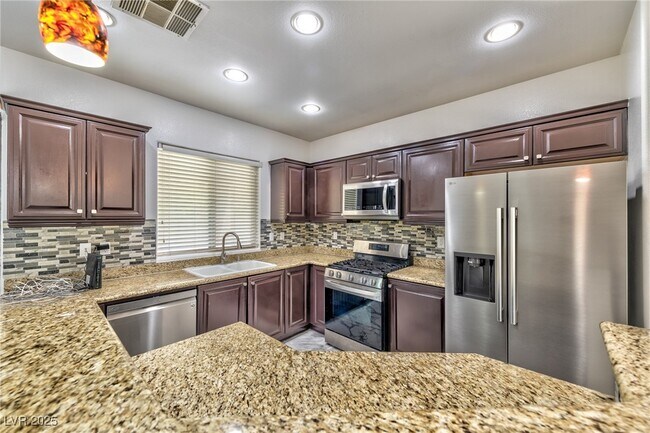 Building Photo - 398 Blue Tee Ct