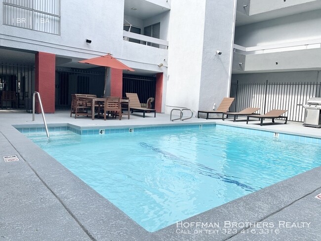 Building Photo - 354 S Lafayette Park Pl Los Angeles CA 90057