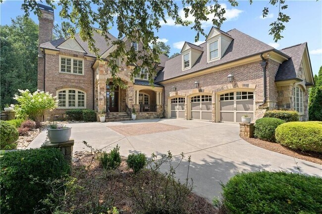 Foto del edificio - 6327 Howell Cobb Ct