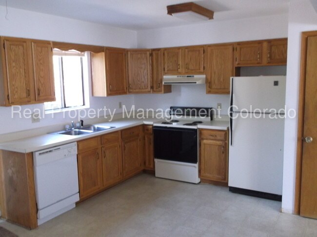 Building Photo - Beautiful Duplex in Colorado Springs!