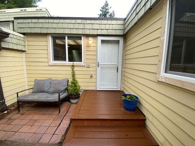 Foto del edificio - Charming 2-Bed, 1-Bath Condo Oasis in Sudd...