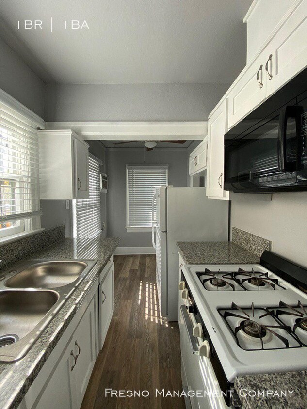 Primary Photo - 208 N Glenn Ave