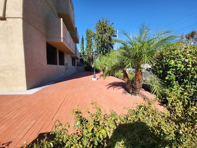 Building Photo - 14105 Califa St