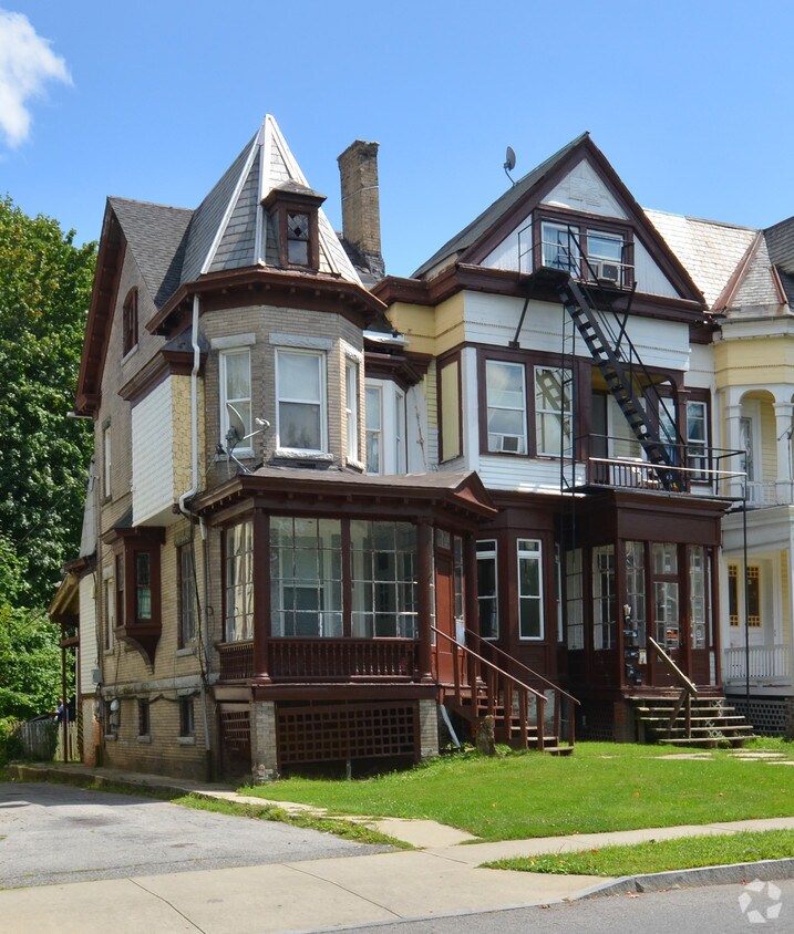 Foto principal - 44 S Hamilton St