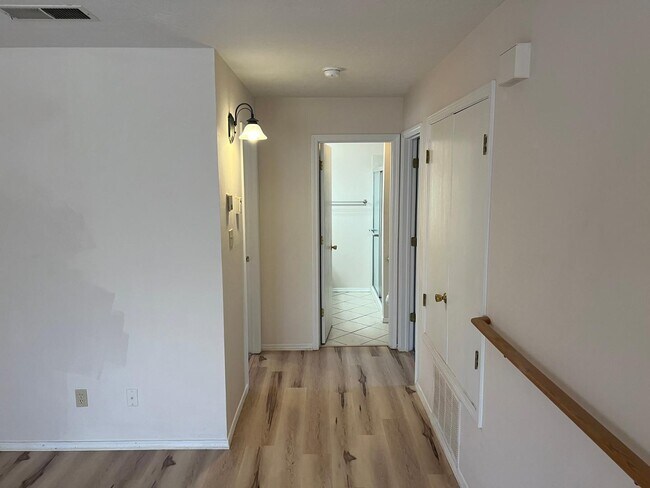 Foto del edificio - 5801 Lowell St NE