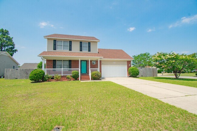 Foto del edificio - Coming Soon! 3 Bedroom 2.5 Bathroom- Large Fenced Yard Pets Okay!