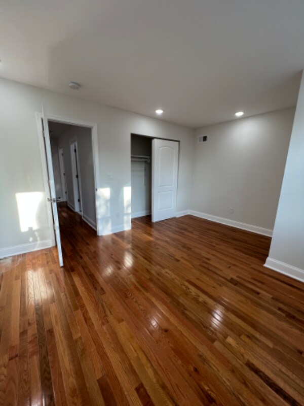 Building Photo - 577 W Abbottsford Ave