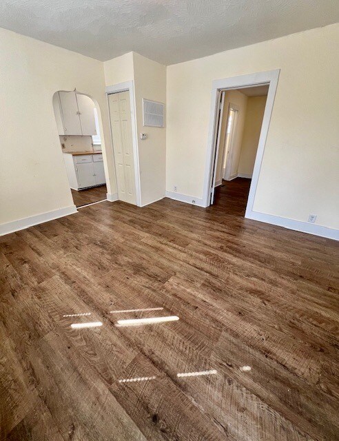 Foto del edificio - 1849 N Johnston Ave