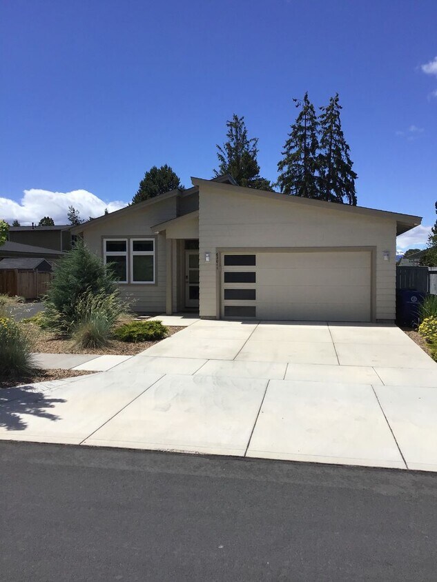 Primary Photo - Northeast Bend Home in Quiet Neighborhood