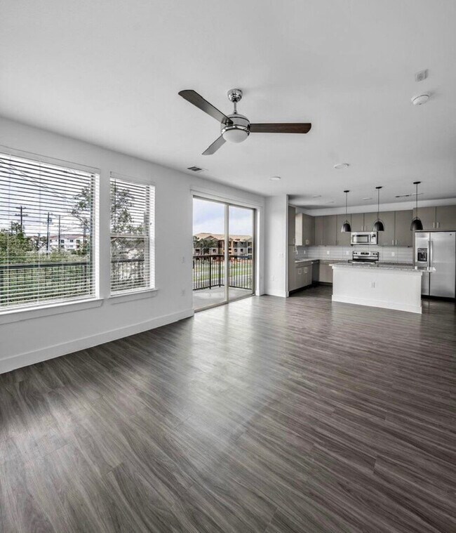 Building Photo - 1Bed/1Bath Garage Parking + Washer/Dryer -...